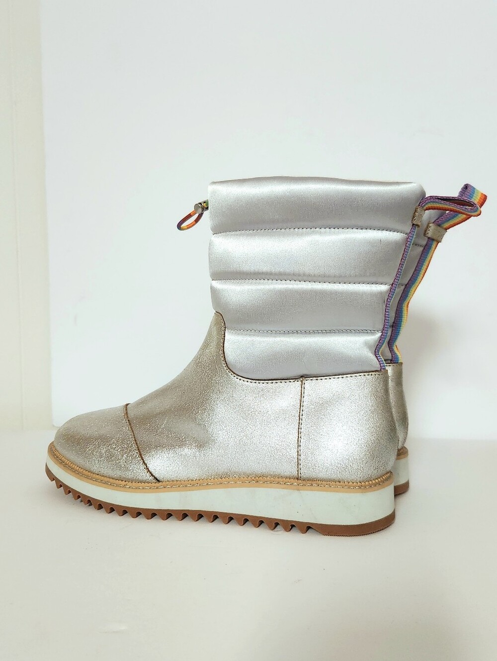 TOMS Makenna Unity Astro Silver Metallic Rainbow Boots 8